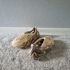 (Not Fake) Yeezy FOAM RNNR clay